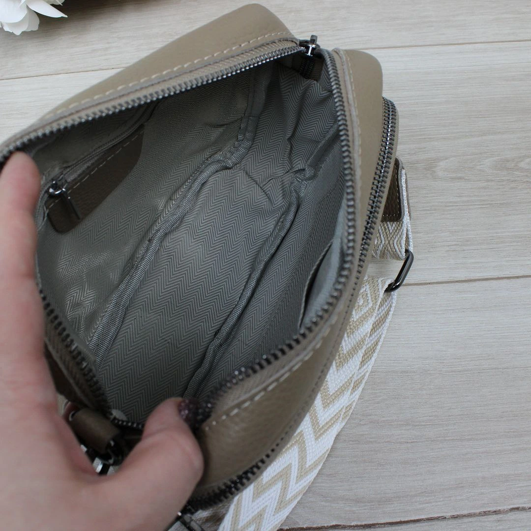 Легка та містка крос-боді Беж з натуральної шкіри для захоплюючих подорожей